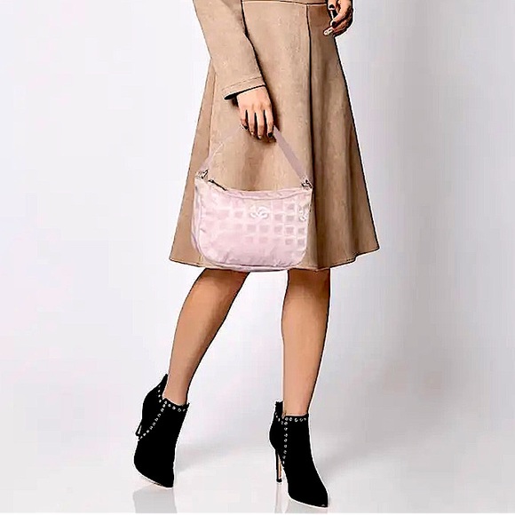 Chanel CC Travel Line Nylon Shoulder Bag (baby pink) 💗 - Picture 3 of 17